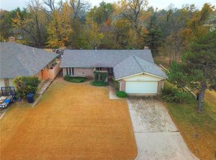 11044 Coachman Rd, Yukon, OK 73099