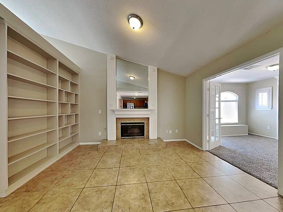 5th image of 2881 Creekbend Dr
