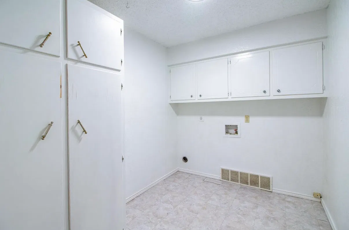 3 bed, 1885 sqft, $2,000 — Photo 2