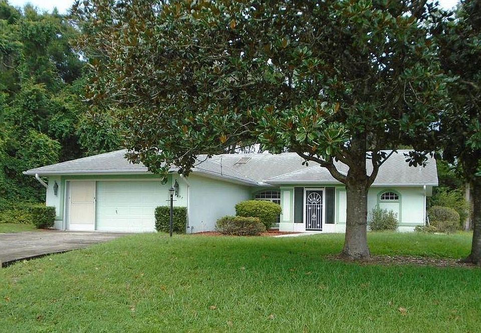 Beautiful lot with nice shade trees