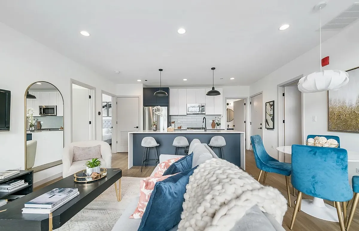 4 bed, 1400 sqft, $7,200 — Photo 1