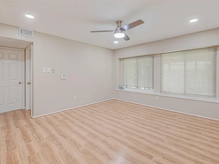 2302 Brook View Ln — Photo 29