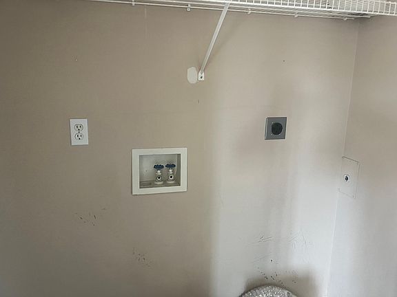 4th image of 302 Emily Ln