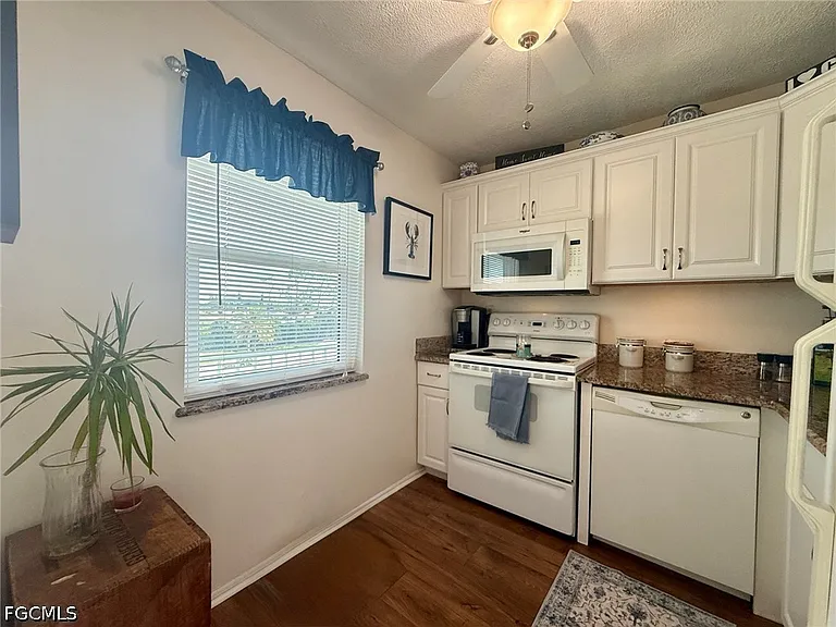 1580 Pine Valley Dr #404 — Photo 6