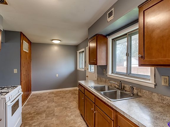 5th image of 2615 Gardiner Ln