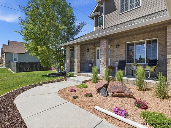 4th image of 7610 Hawthorne Dr