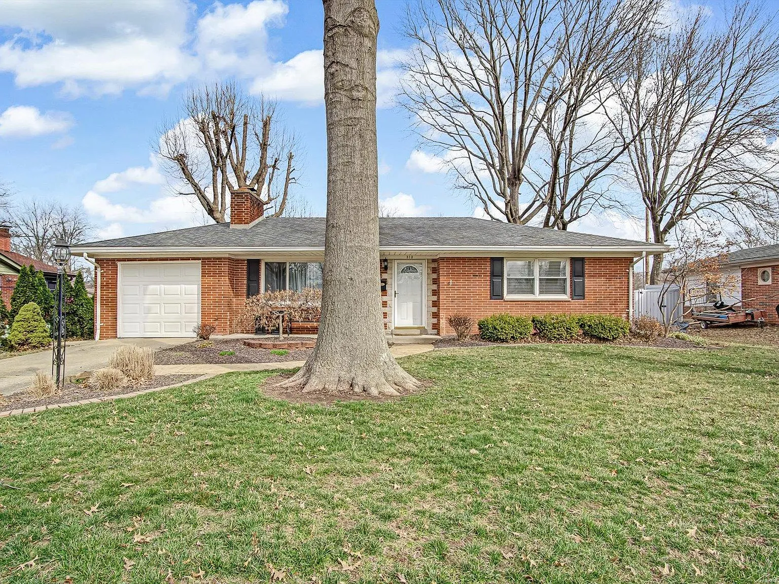 313 Clearview Dr photo 1