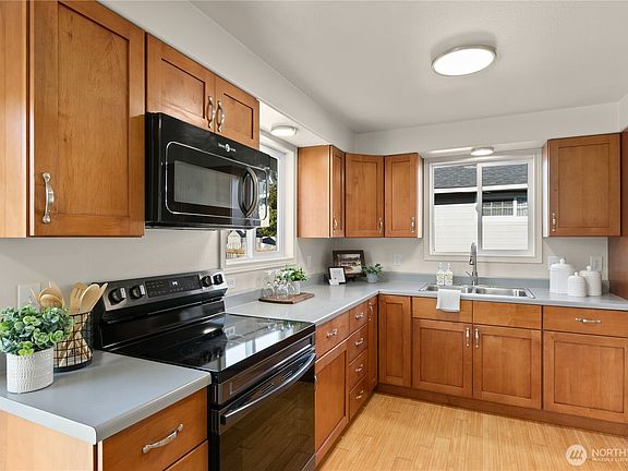 3rd image of 8215 Quinault Road