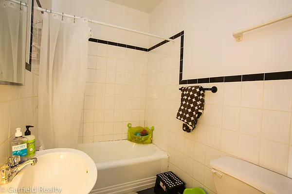 Rented by Garfield Realty  | media 25