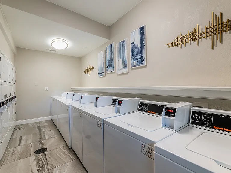 Flintridge Apartment Homes — Photo 8
