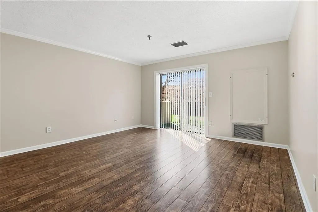 1 bed, 1.0 bath, 760 sqft, $2,448 — Photo 3