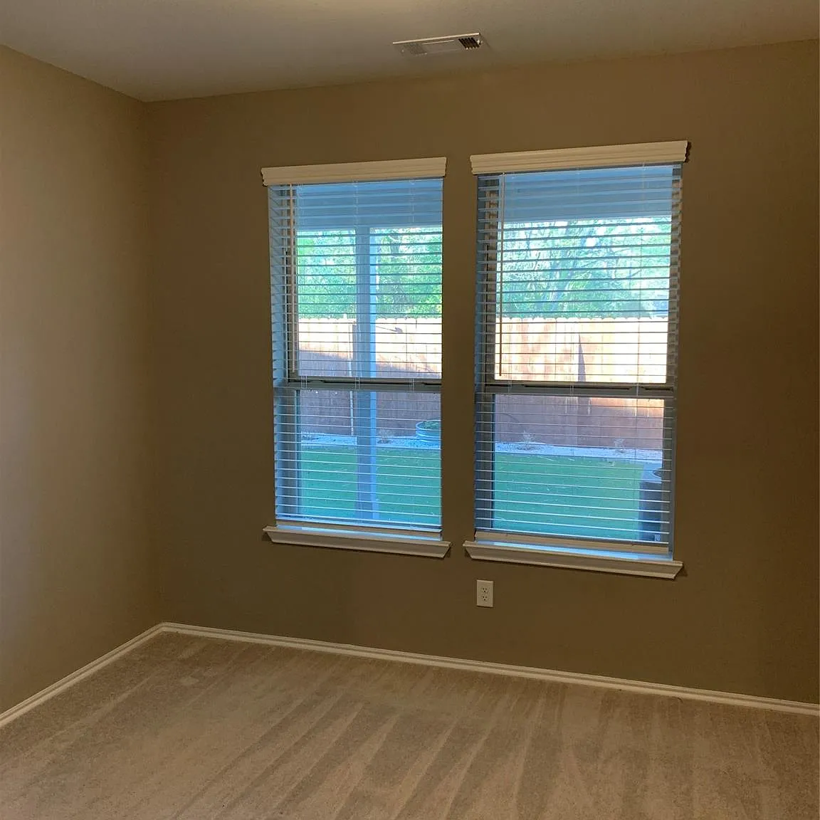 4 bed, 3.5 bath, 2420 sqft, $3,350 — Photo 3
