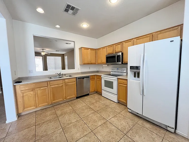 2518 W Florentine Rd — Photo 18