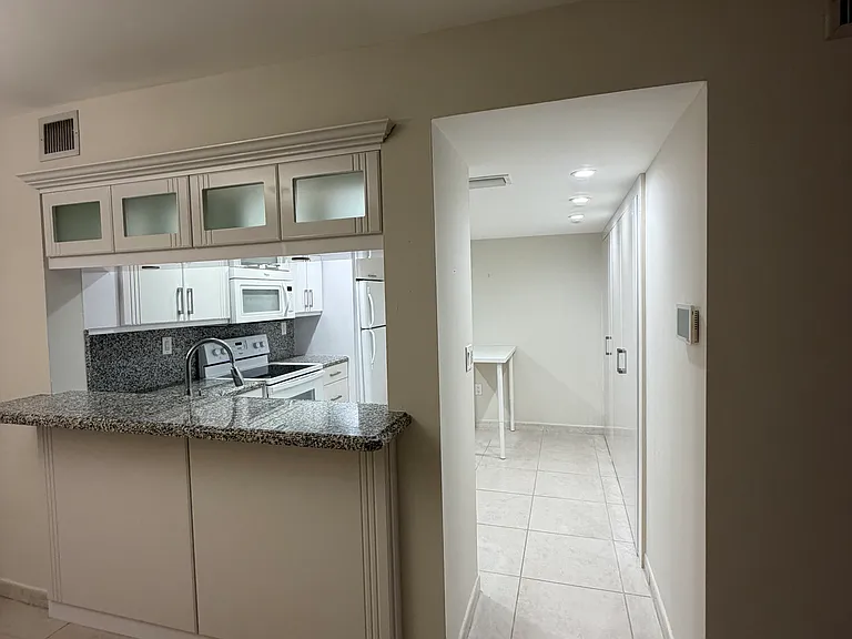 9030 SW 125th Ave #E206 — Photo 8