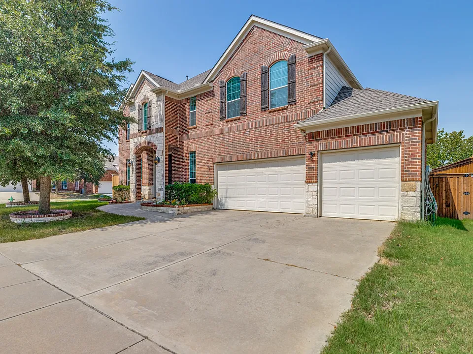 2965 Lakemont Dr