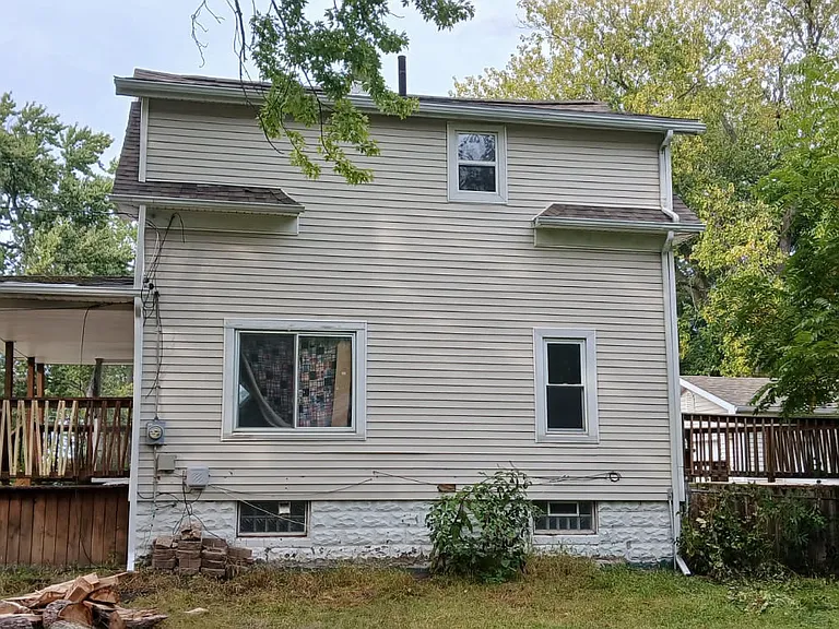 2037 Blades Ave — Photo 4