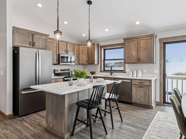 440 Coyote Way, New Richmond, WI 54017