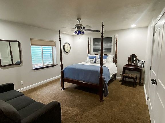 Downstairs bedroom.