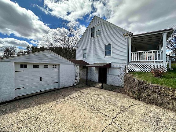 2nd image of 1206 Woodland Cres