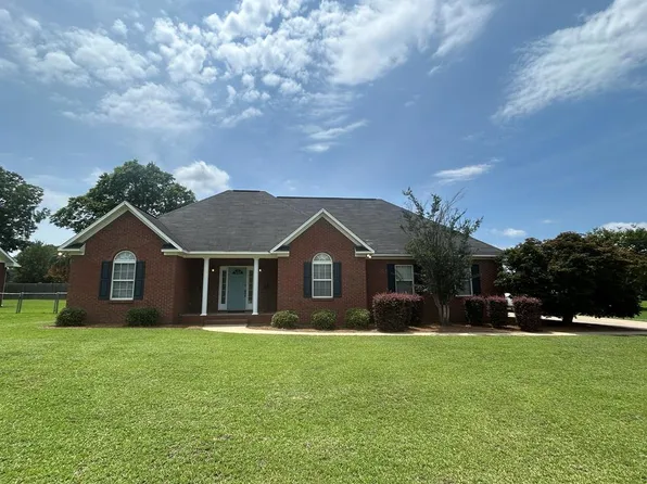 107 Asia Ct, Headland, AL 36345