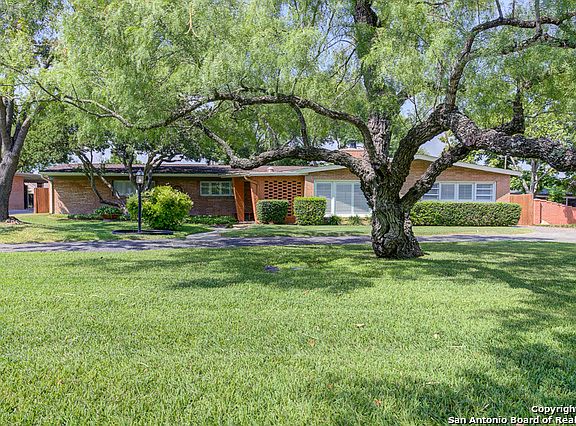 2nd image of 111 Danube Dr