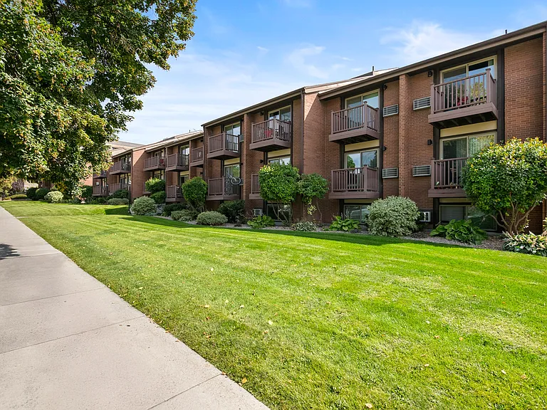 Garden Apartments — Photo 14