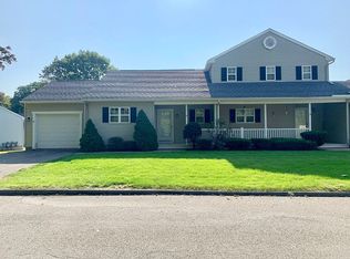 5 Dibble Hollow Ln, Windsor Locks, CT 06096