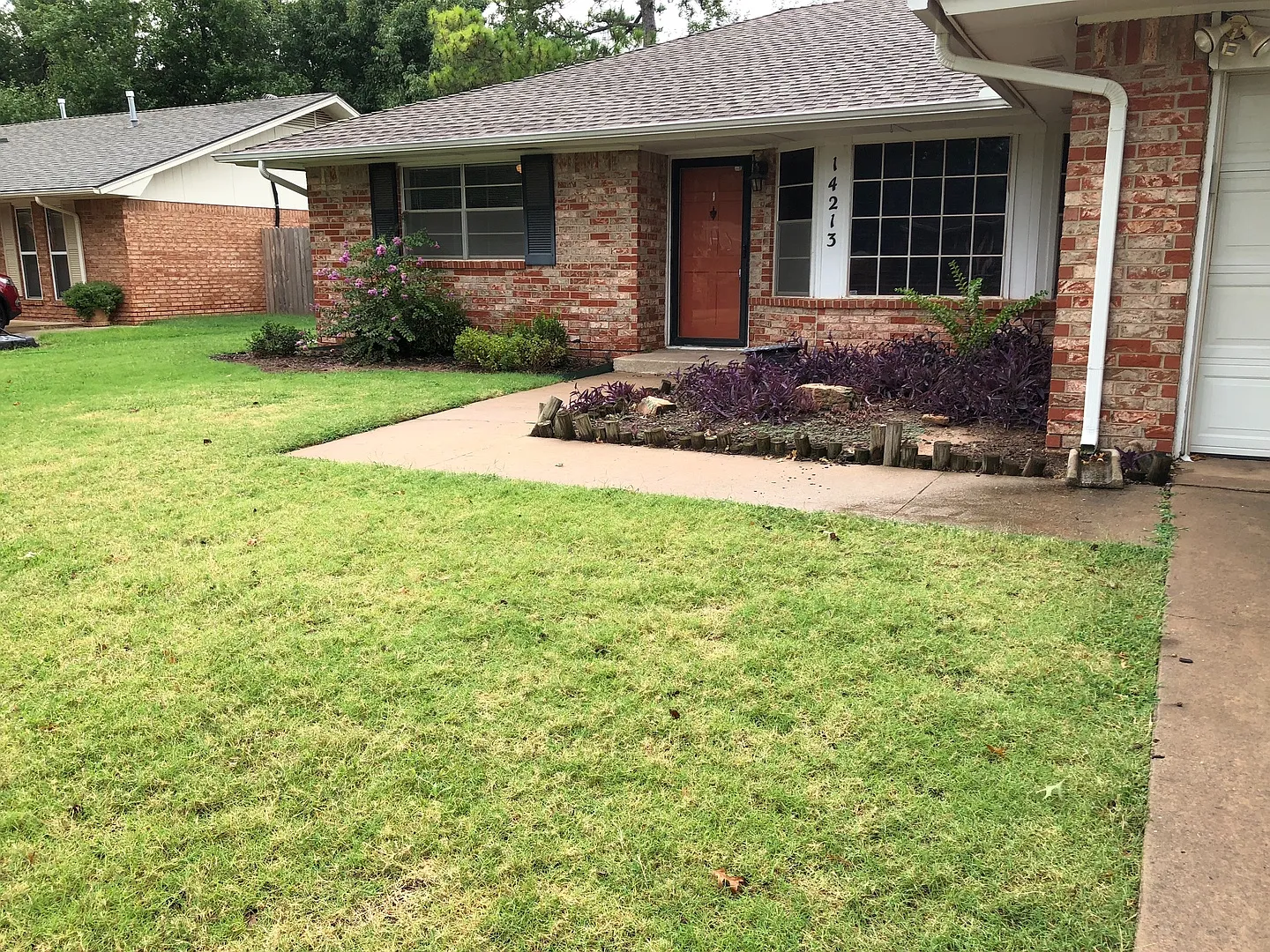 Edmond Schools, Lawn Care Included - Great Home — Photo 2