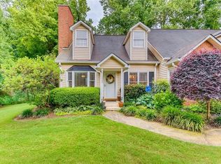 1060 Sasha Ln, Roswell, GA 30075