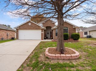 749 Cardinal Dr, Saginaw, TX 76131
