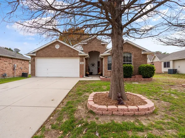 749 Cardinal Dr, Saginaw, TX 76131