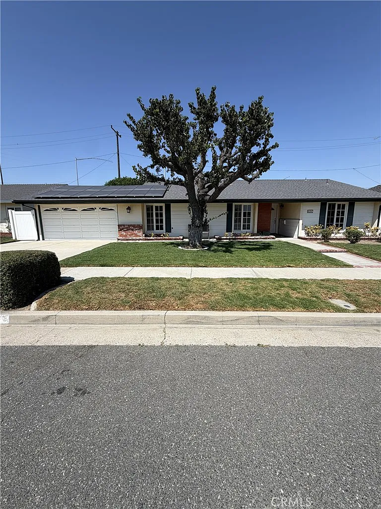 4 bed, 1426 sqft, $5,950 — Photo 1