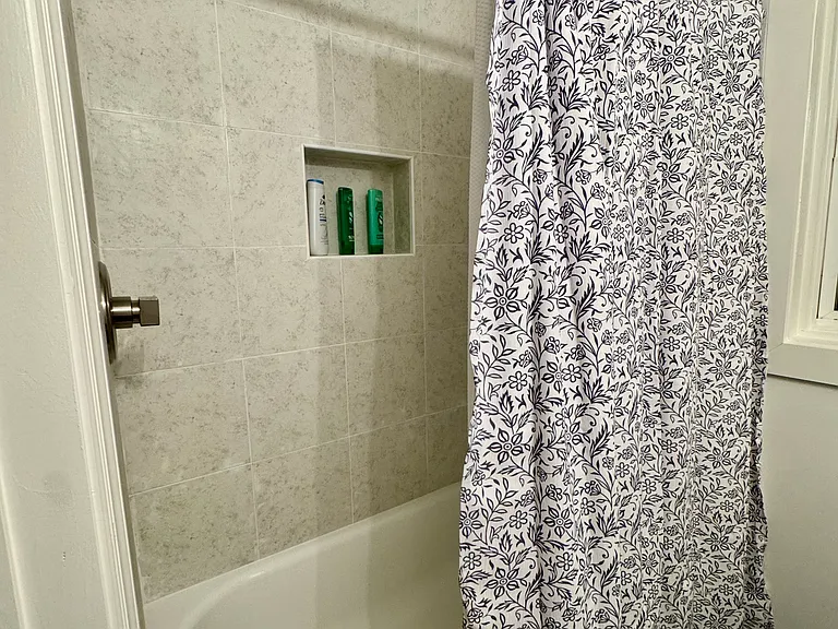 305 Collins Ave — Photo 3