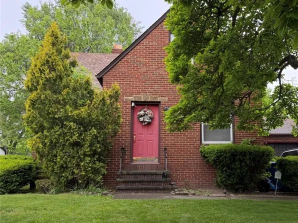 5916 Pearl Rd, Cleveland, OH 44130