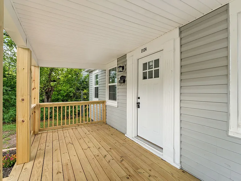 2124 Woodbine Ave — Photo 5