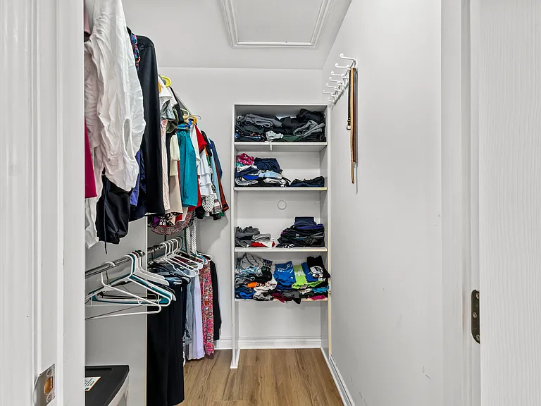 1927 Dorchester Ct — Photo 11