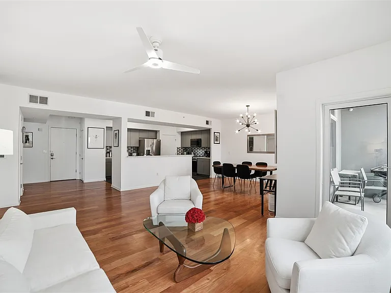 54 Rainey St #1018 — Photo 2