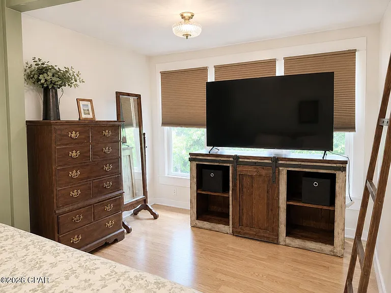 819 Grace Ave — Photo 23
