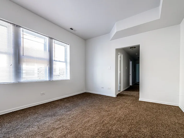 109 N Laramie Ave — Photo 37
