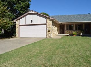 202 N Oak Forest Rd, Derby, KS 67037