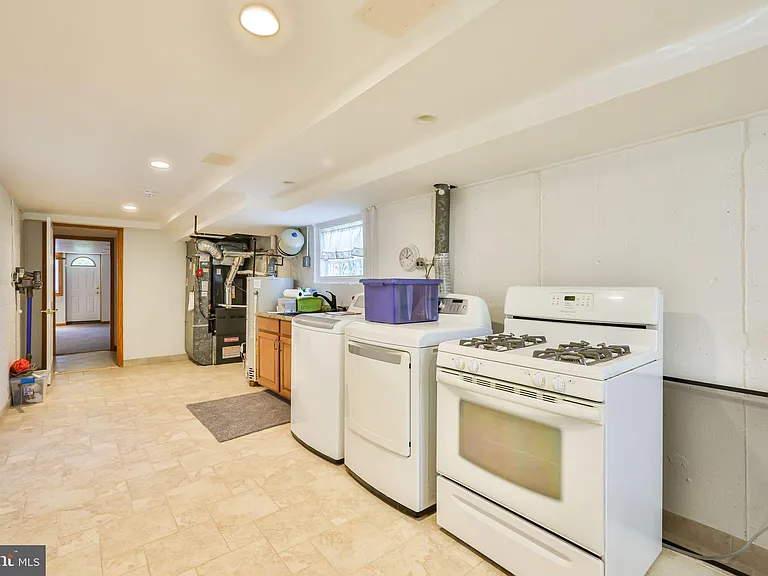 9898 Wistaria St — Photo 43