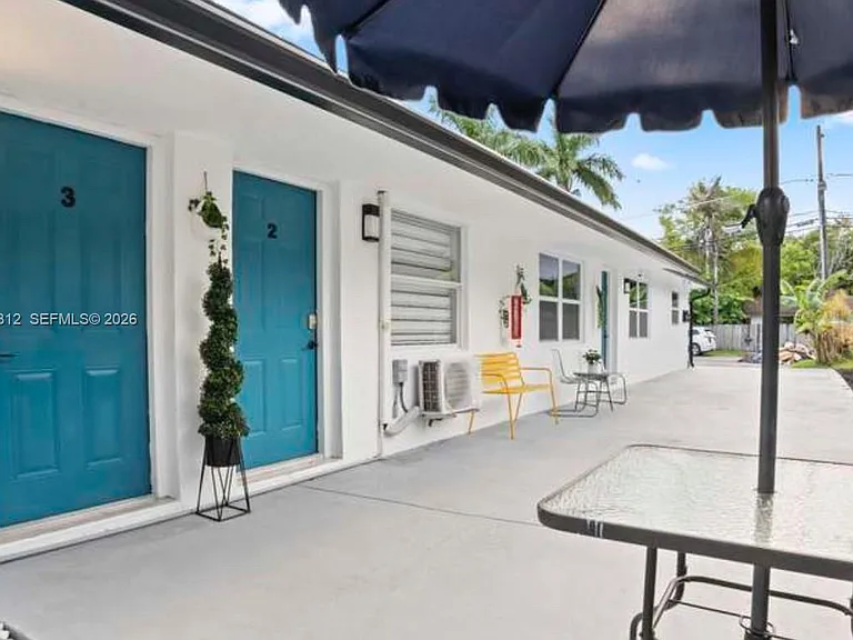 2320 SW 18th Ter #1 — Photo 6