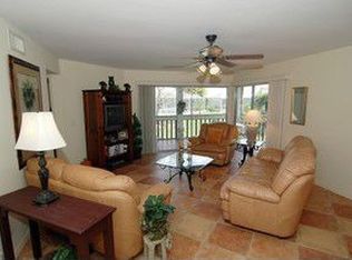 610 Wiggins Bay Dr, Naples, FL 34110