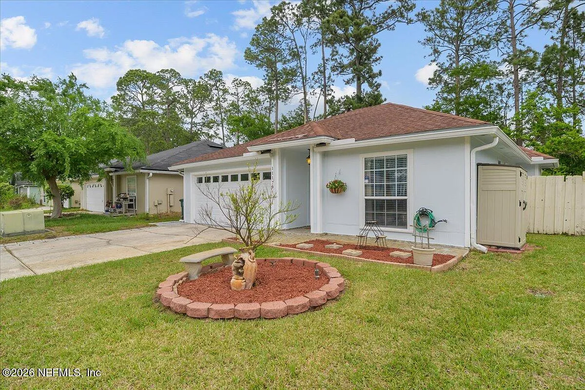 3 bed, 2.0 bath, 1267 sqft, $2,350 — Photo 1
