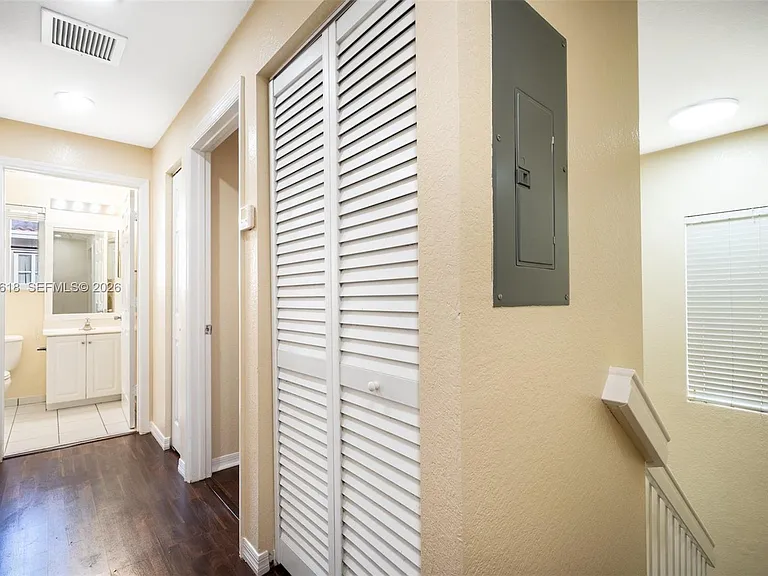 6051 SW 19th Pl — Photo 12