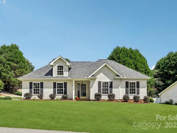 1827 Pipers Ridge Cir NW, Conover, NC 28613