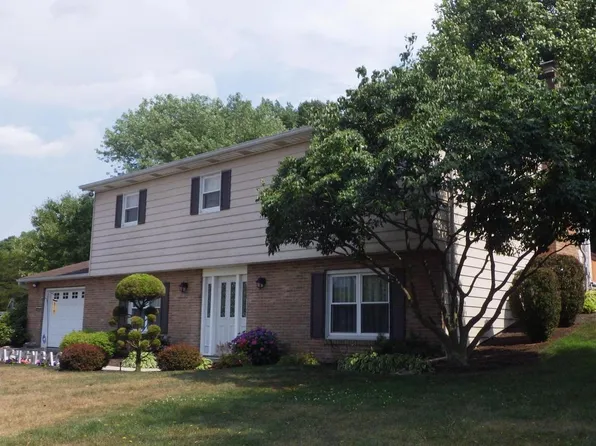17 Terrace Hill Rd, Pine Grove, PA 17963