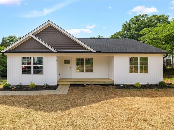 915 Lincoln St, Eden, NC 27288