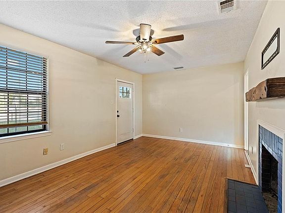 3rd image of 301 Azalea Cir W