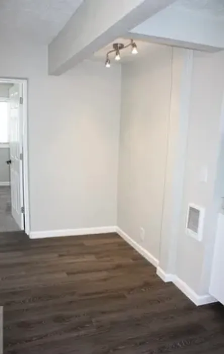 1078 Blaine Ave — Photo 2